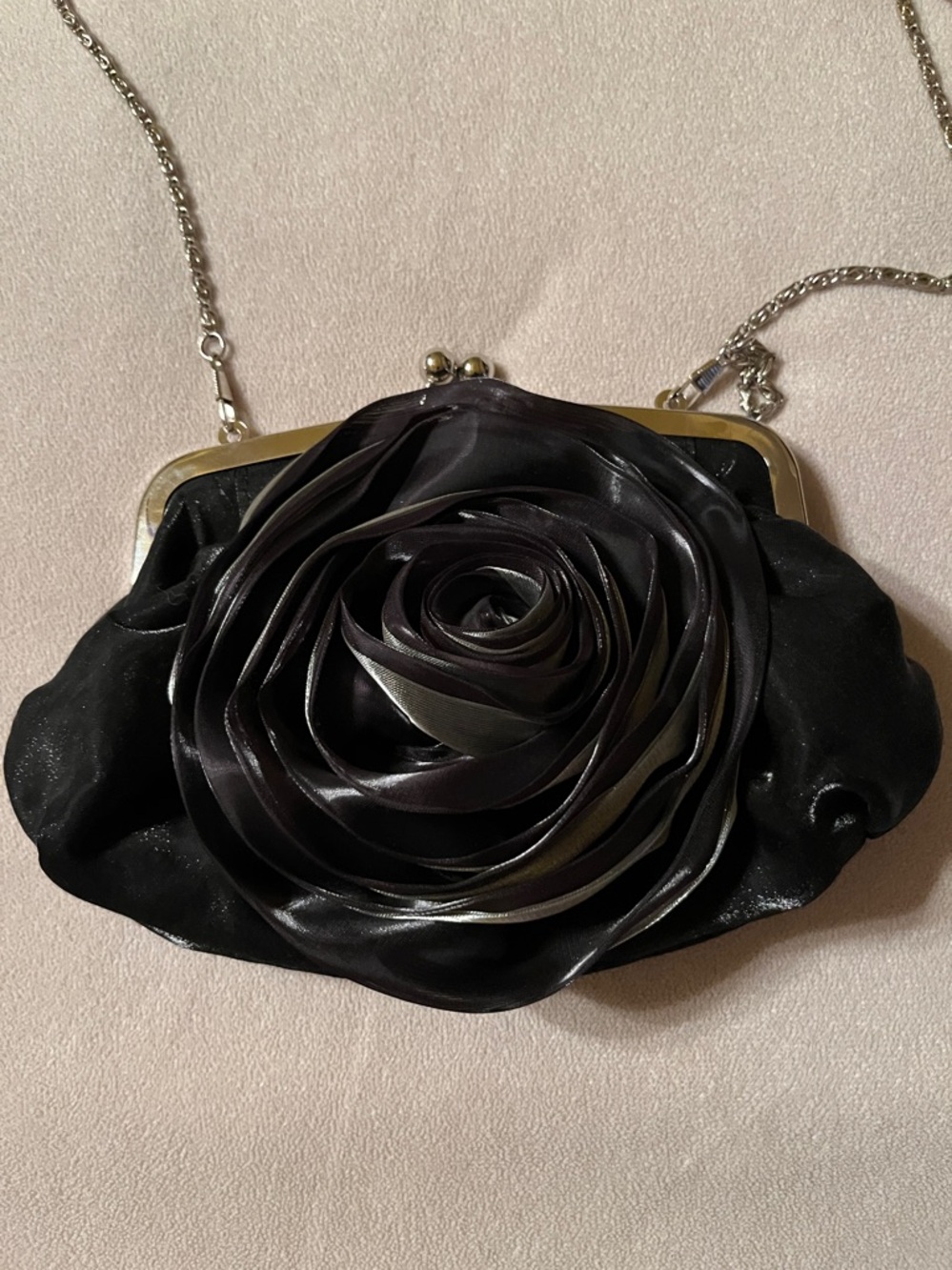 EUC Beautiful Evening Clutch With Chain Strap - Picture 3 of 11